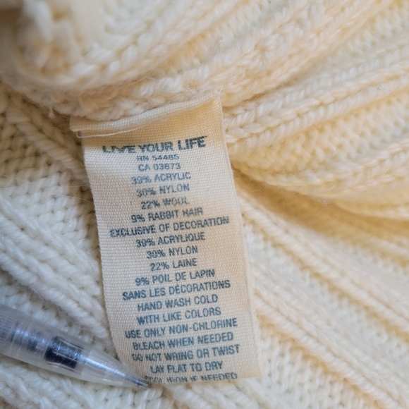 American Eagle Short Sleeve Sweater - Picture 4 of 4